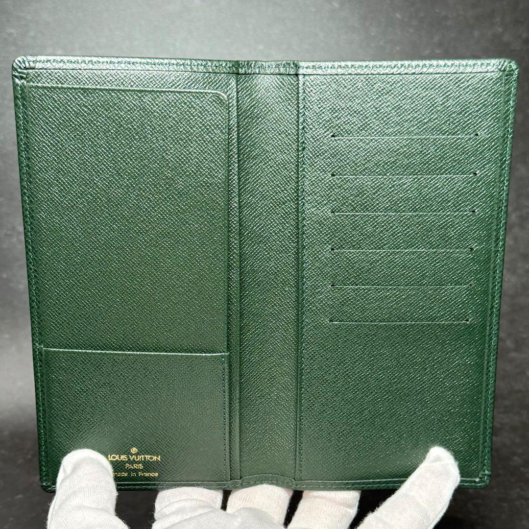 新品未使用 激レア ルイヴィトン タイガ エピセア ポルトバルールカルトクレディ