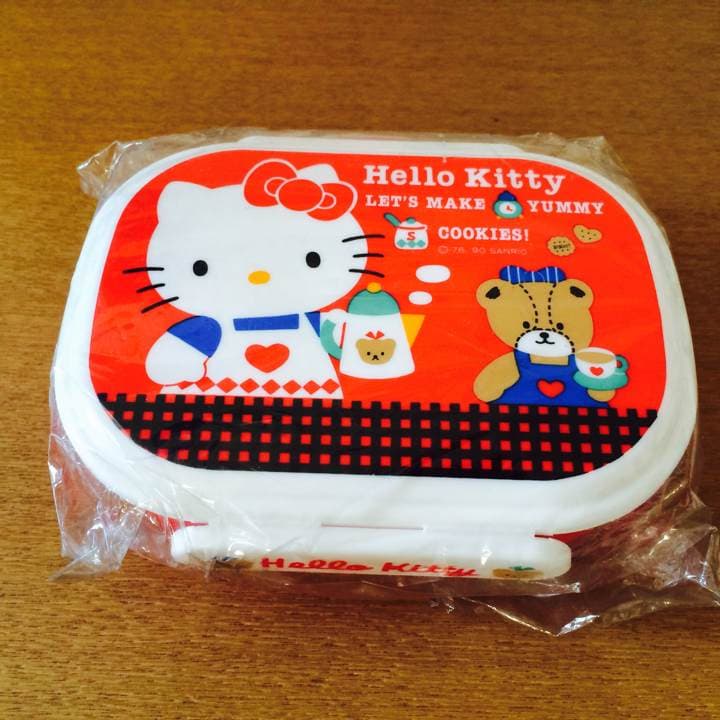 サンリオレトロ ハローキティ お弁当箱 新品未使用未開封