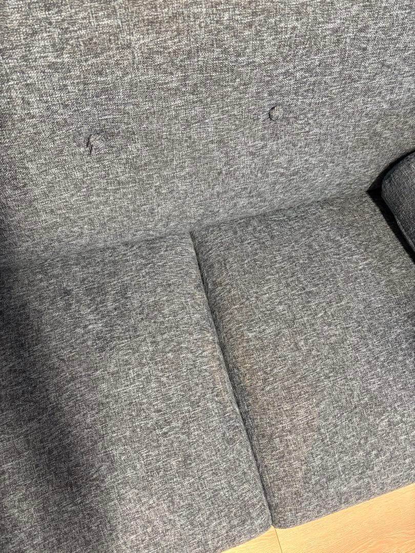 インディゴブルー　ボタン付きソファ