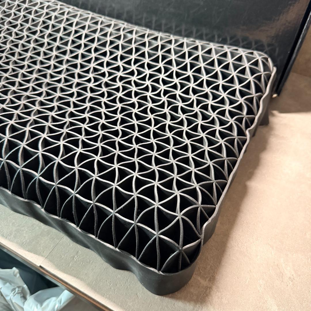 ほぼ未使用　ヒツジのいらない枕®︎（至極）　テンセル枕力バー付