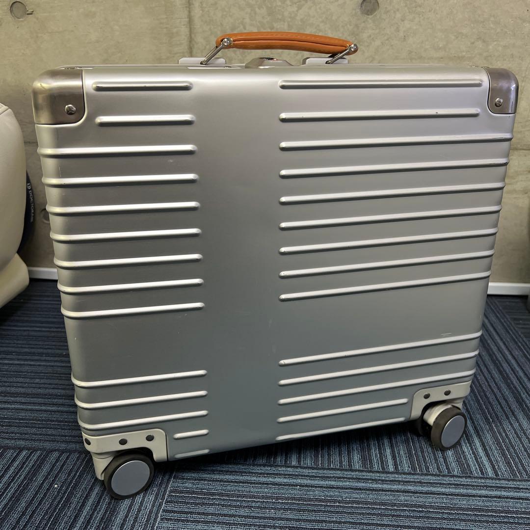 イノベーター　42L アルミニウム キャリーケース 美品