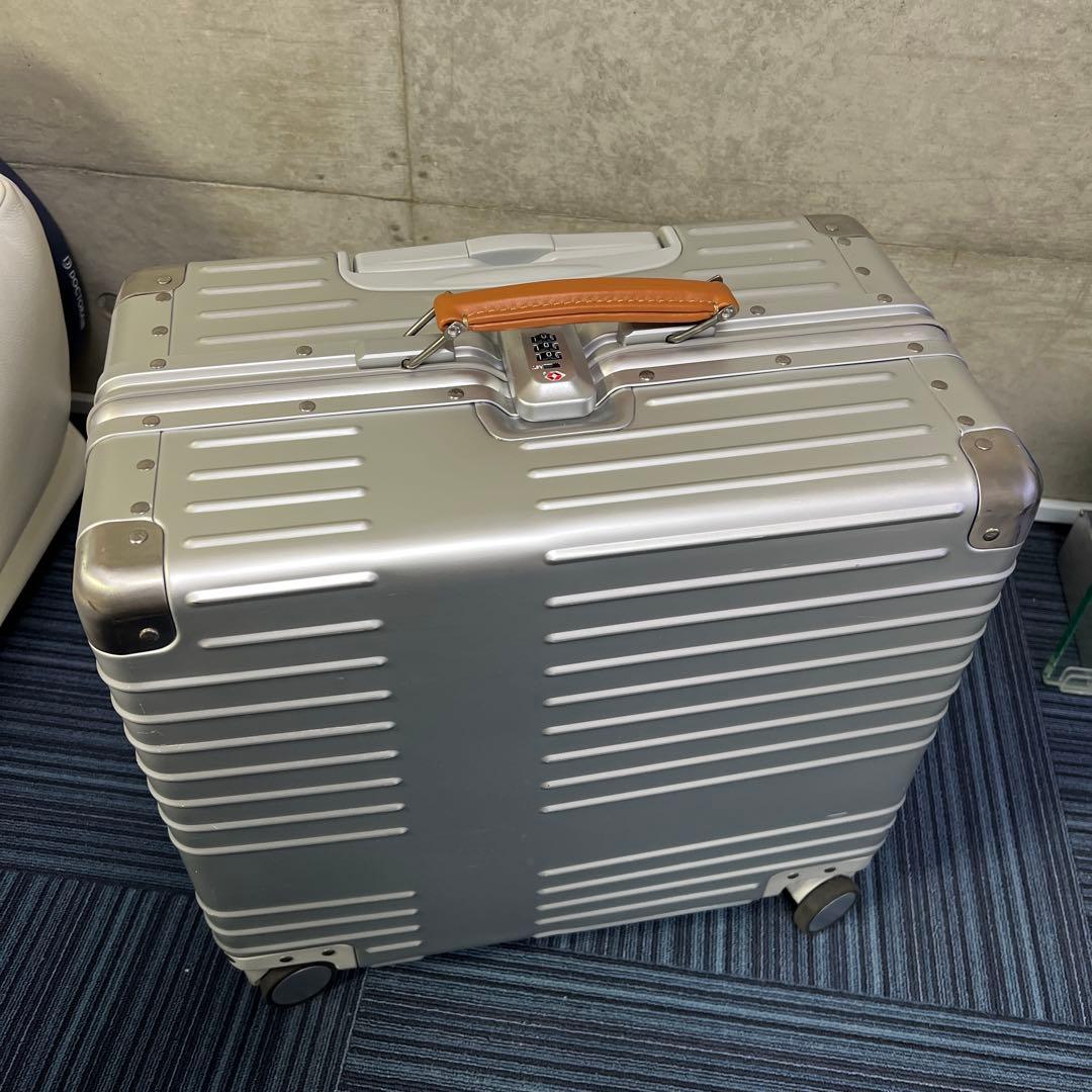 イノベーター　42L アルミニウム キャリーケース 美品