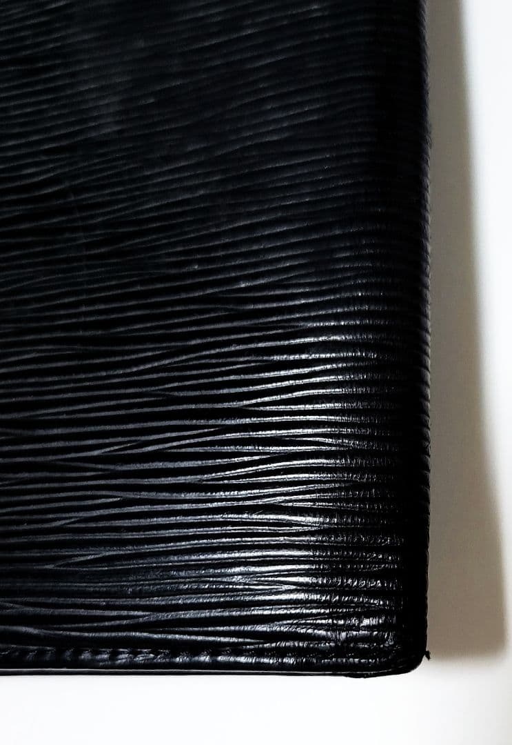 ルイヴィトン　エピ　定番　財布　札入れ　カード入れ　長財布　メンズ　レディース