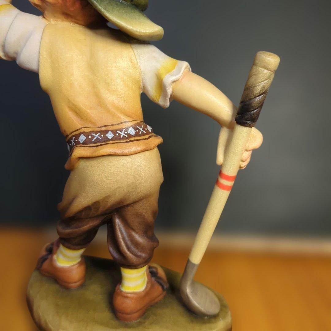 イタリア　アンリ社　木彫りの人形 ゴルフ少年　という作品