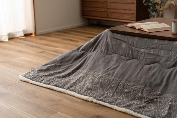 おしゃれ ふかふか かわいい 暖かい 正方形 こたつ布団 バンダナ柄