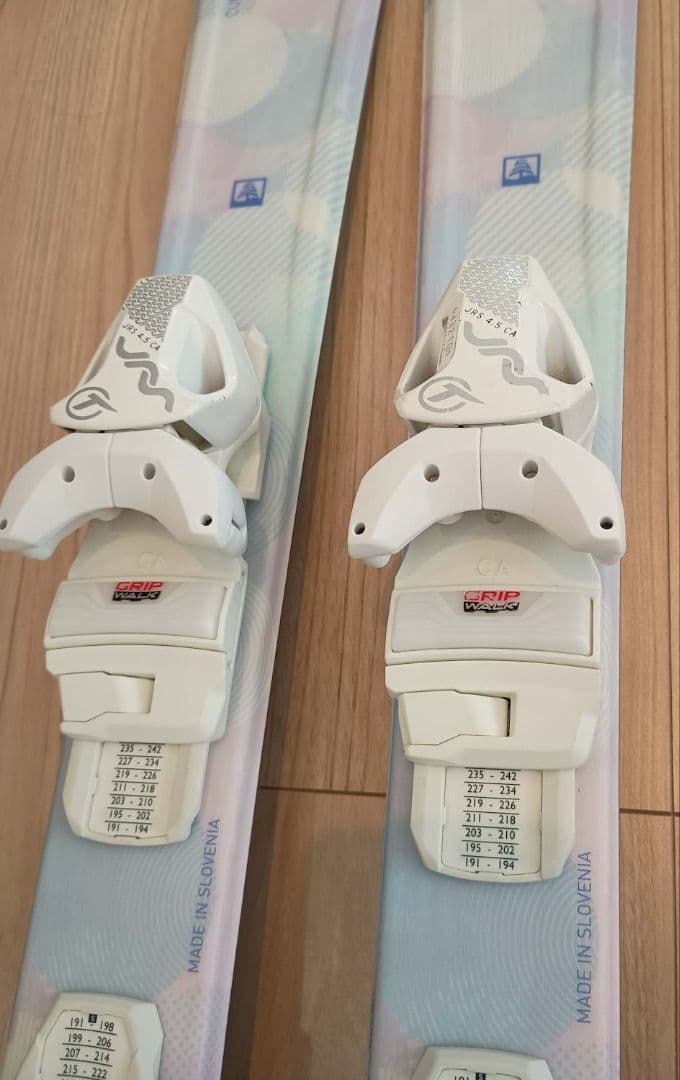 ま*る様 キッズスキー4点セット スキー板、ビンディング、ストック、スキー靴　1