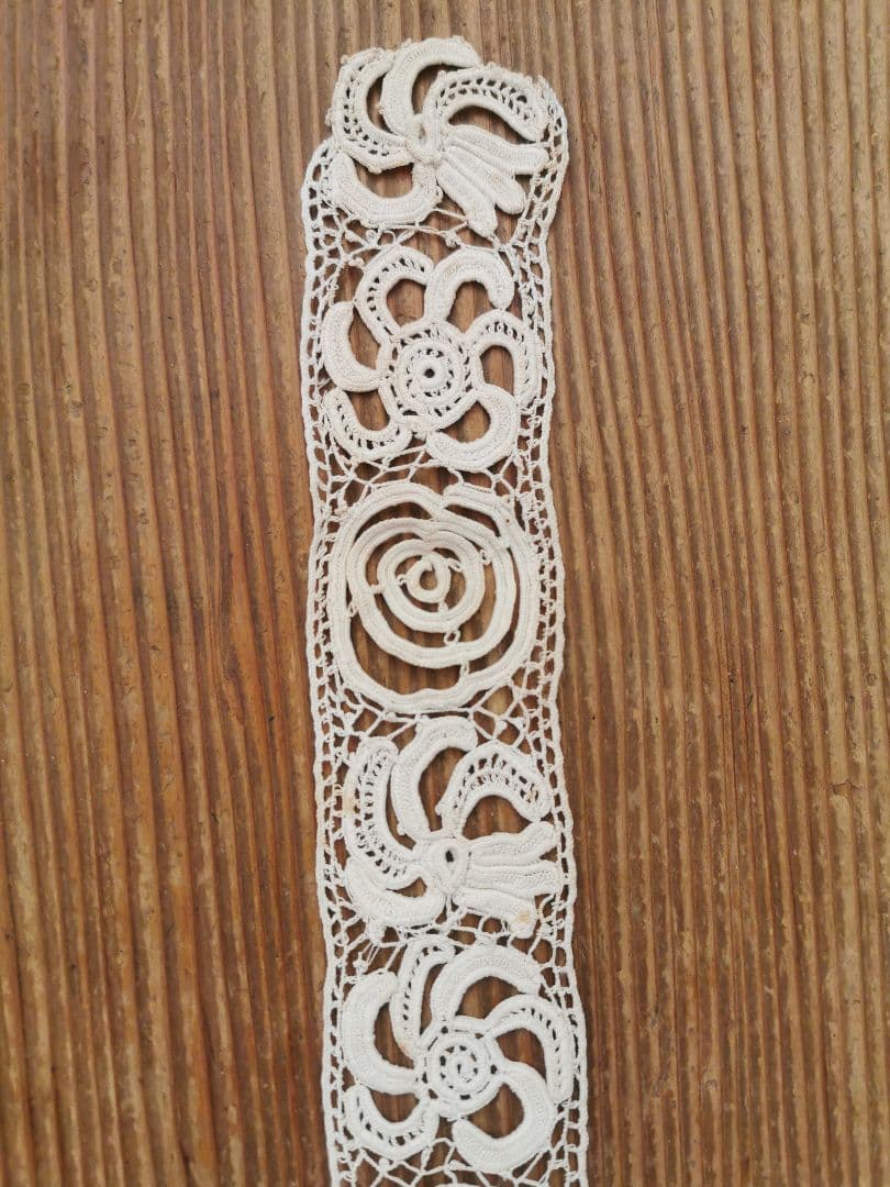 アンティーク アイリッシュクロシェレース 草原の花 多層手編みランナー 付け襟