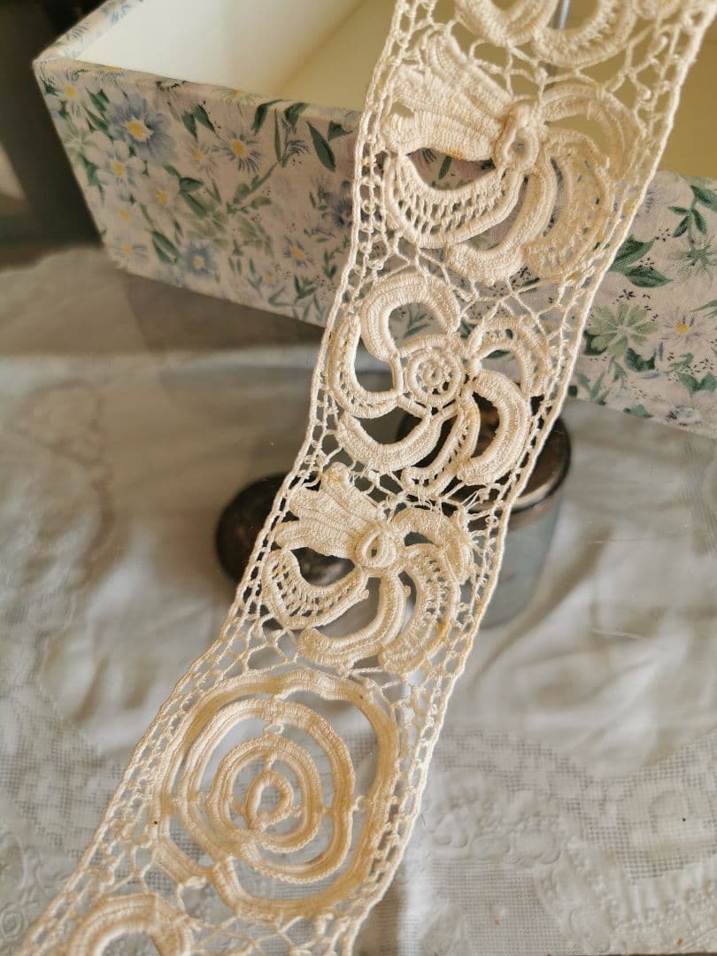 アンティーク アイリッシュクロシェレース 草原の花 多層手編みランナー 付け襟