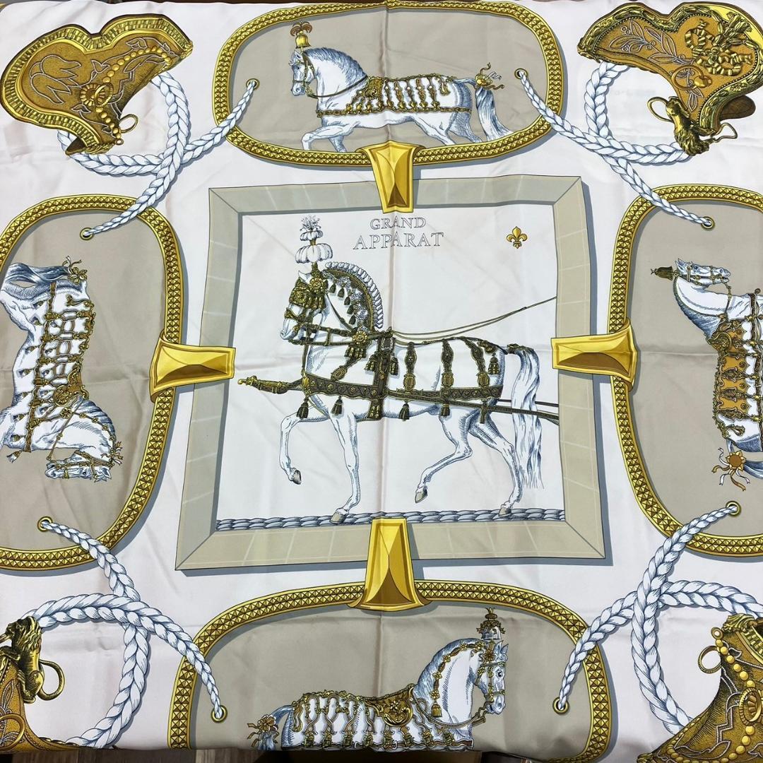 エルメス　カレ90　盛装の馬