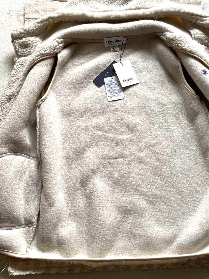 新品タグ付きGymphlex ボアベストURBAN RESEARCH DOORS