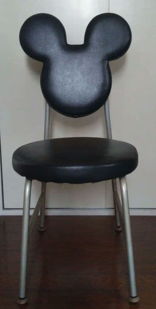ミッキーマウス型の黒い椅子　USED