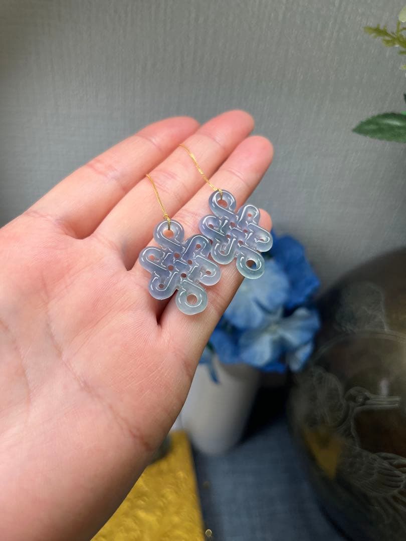 特選品‼️限定❣️希少品、高氷種儚い妖紫色18k中国結ピアス　鑑定書付き