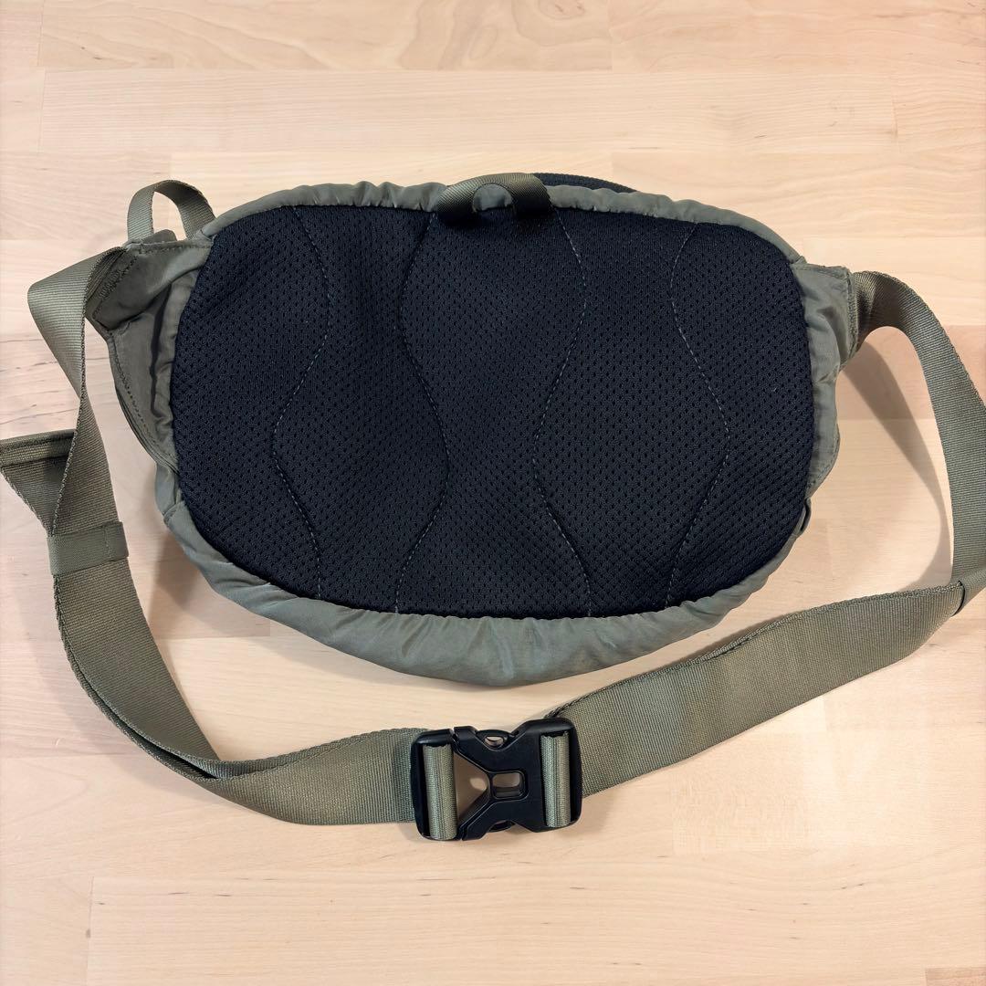 美品 C.P. COMPANY ボディバッグ レンズ付き シェルポーチ オリーブ