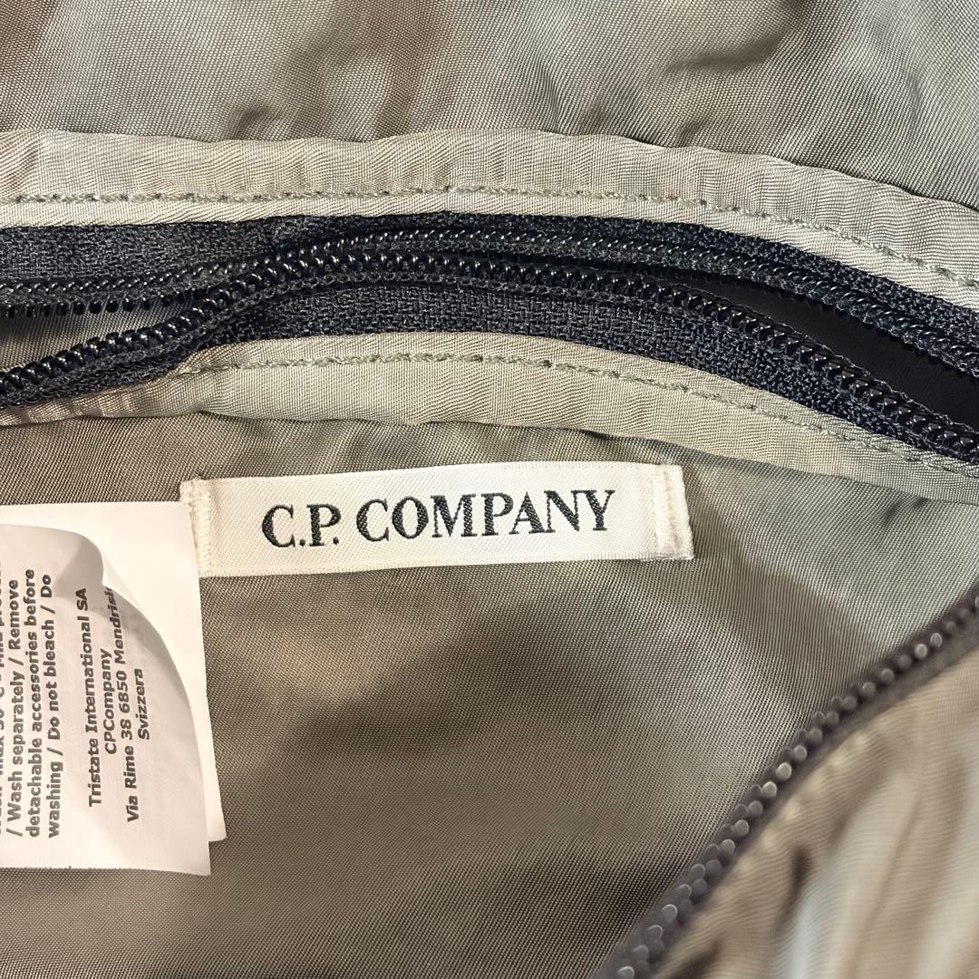 美品 C.P. COMPANY ボディバッグ レンズ付き シェルポーチ オリーブ