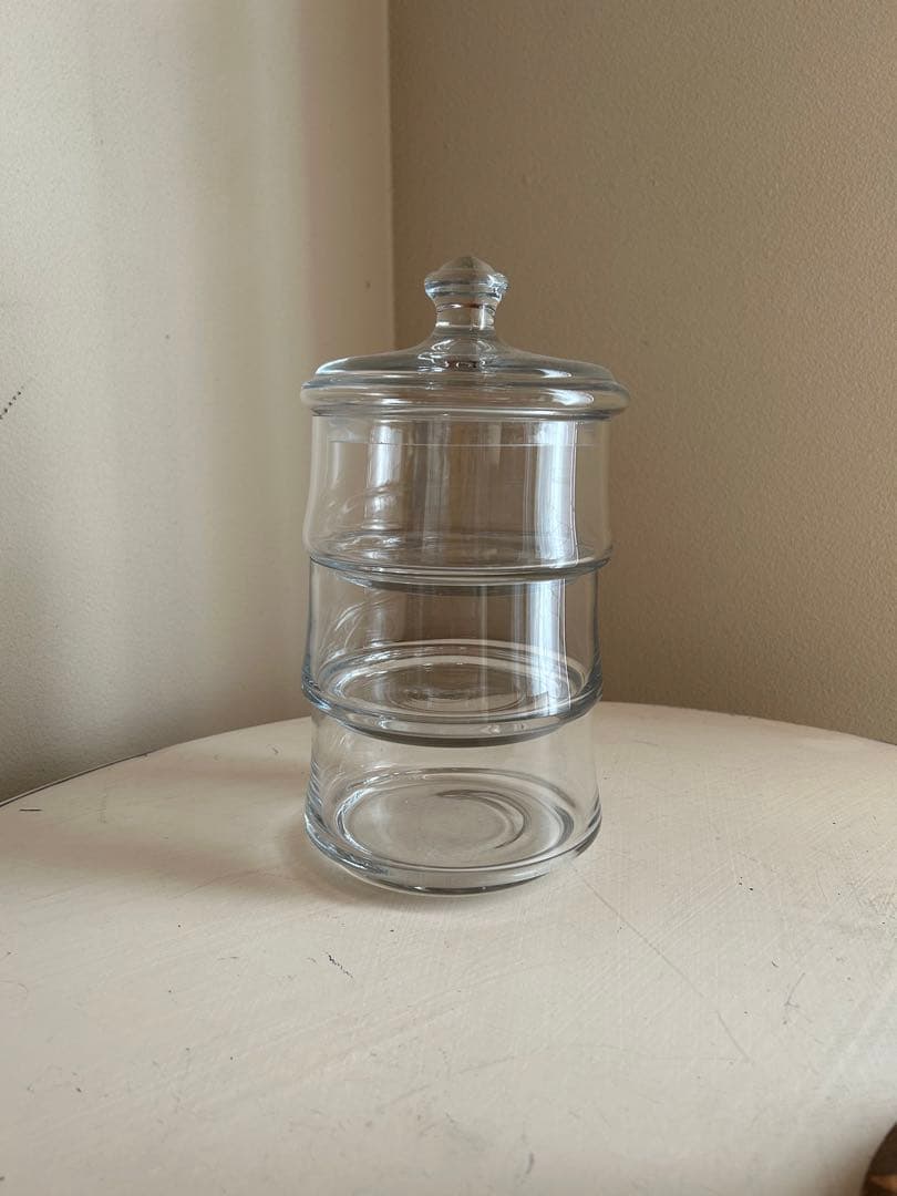 3段のお洒落なガラスの入れ物