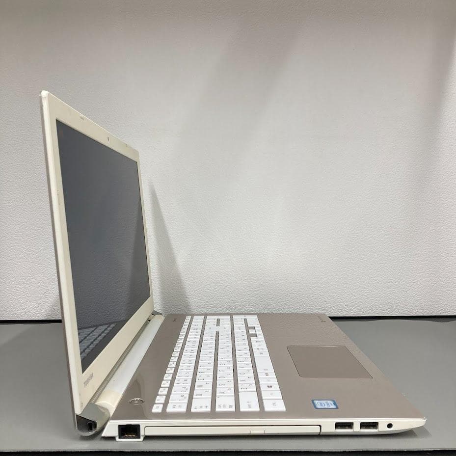 TOSHIBA Windows 11 ノートPC ホワイト