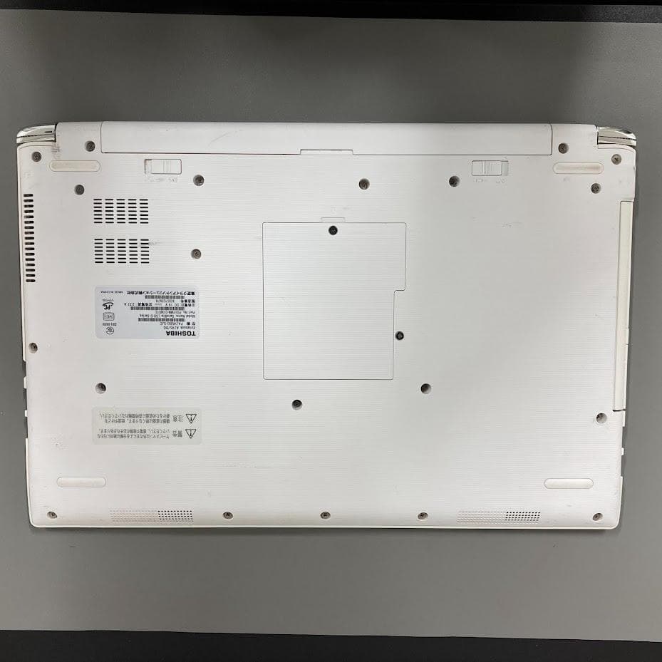 TOSHIBA Windows 11 ノートPC ホワイト