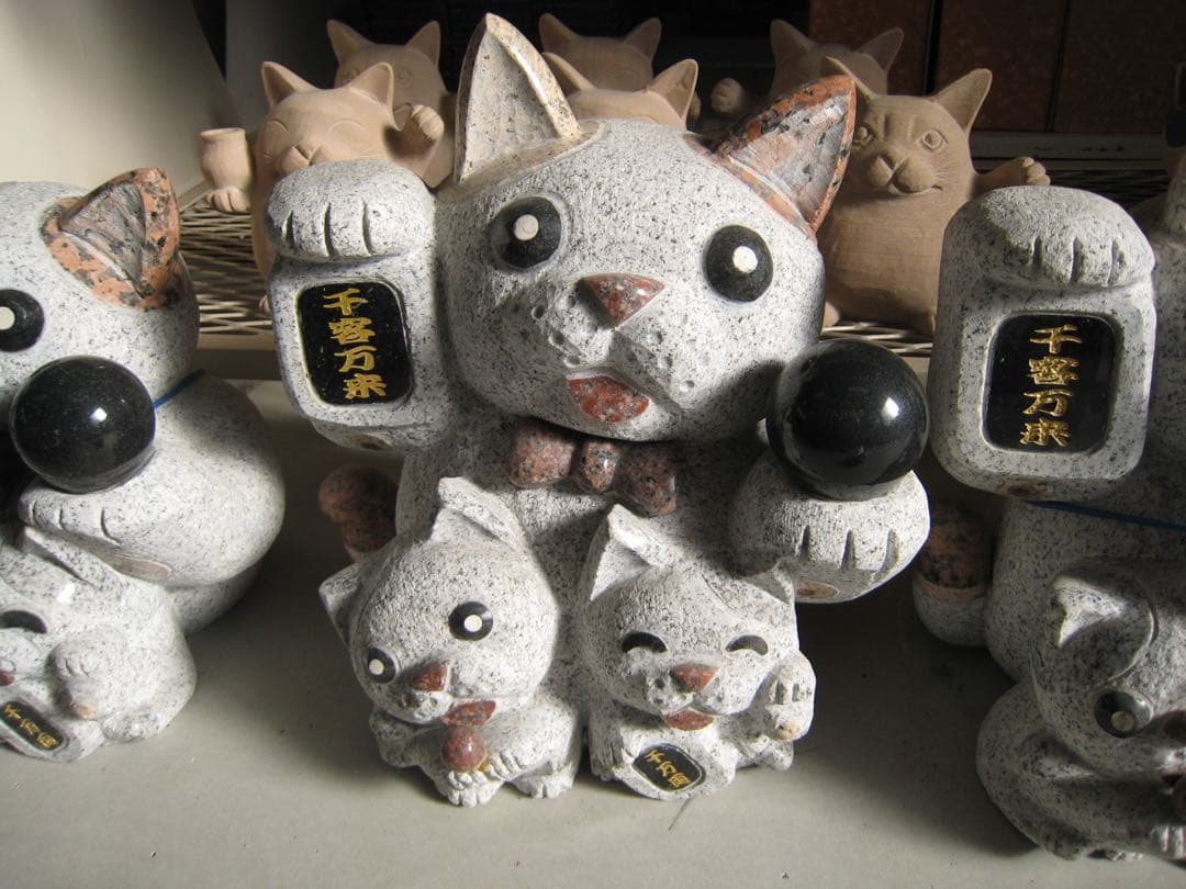 猫の置物 千客万来　招き猫御影石　年末セール