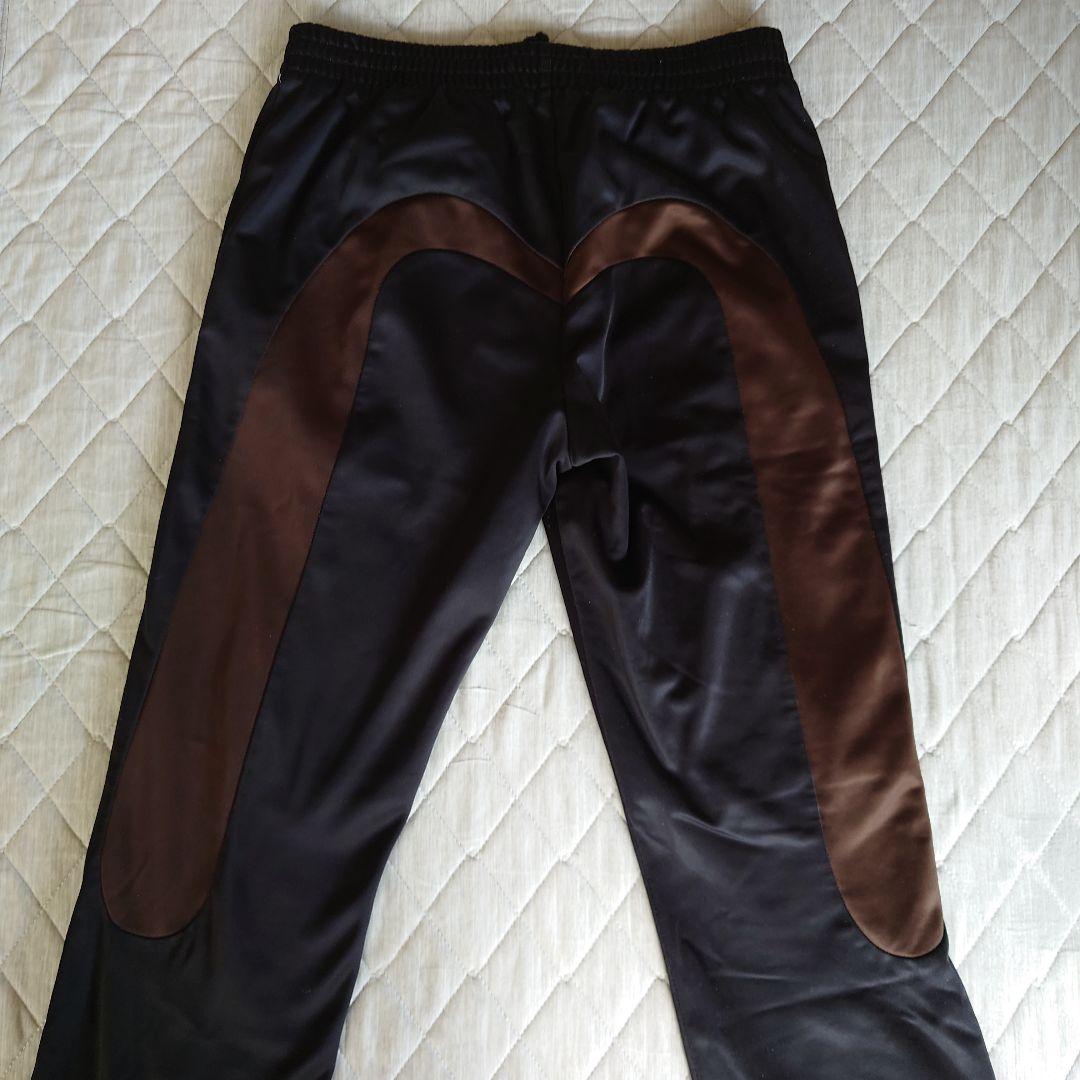 EVISUジャージ黒背面ブラウンデザインロゴ