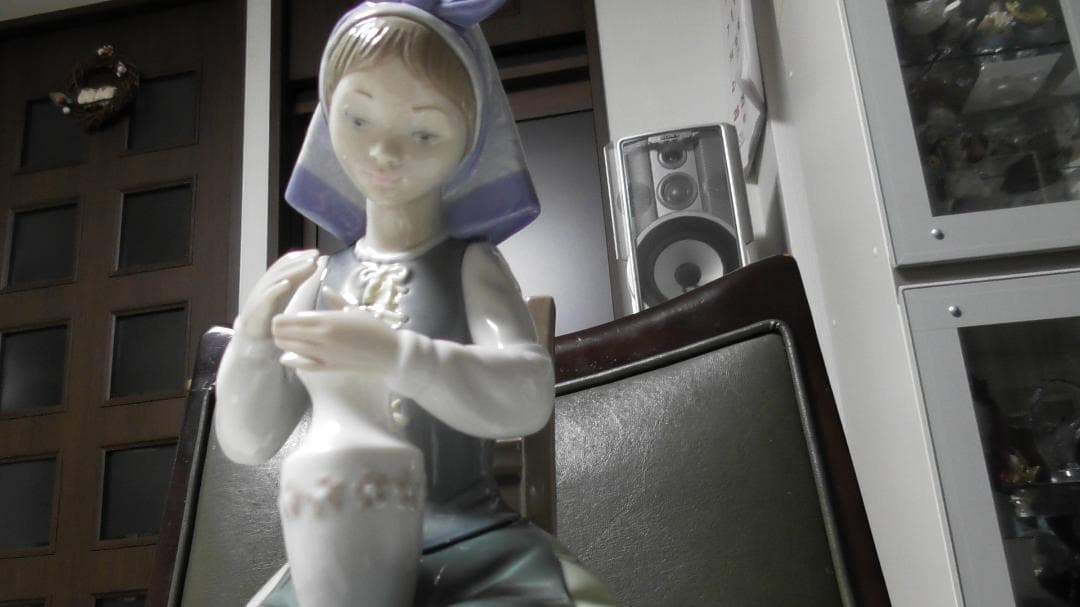 LLADRO　リヤドロ　【花瓶を持つ少女】　置物　インテリア　リアドロ　Ｌ387