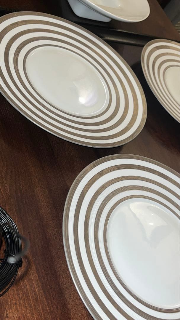 中古[J.L Coquet]26cmストライプデザインの皿セット