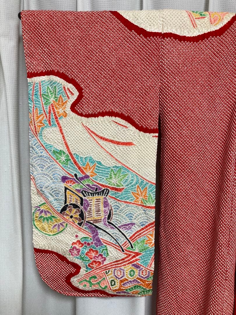 し*☆様 赤色 花柄刺繍 絞り　子供用着物　身丈140 0925