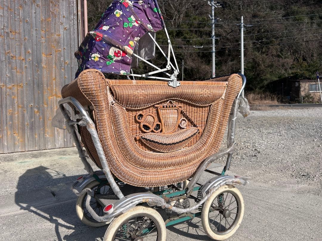 籐製ベビーカー 日よけ付き 4輪