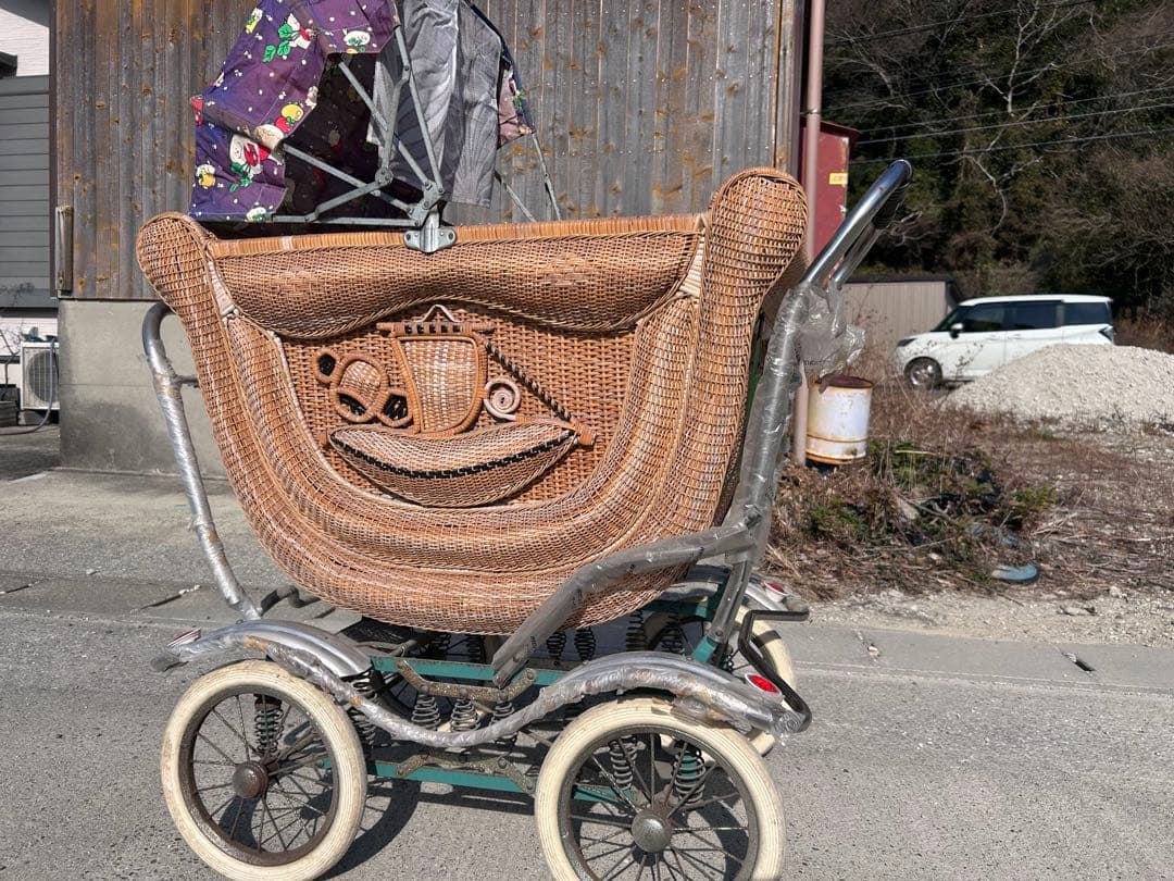 籐製ベビーカー 日よけ付き 4輪