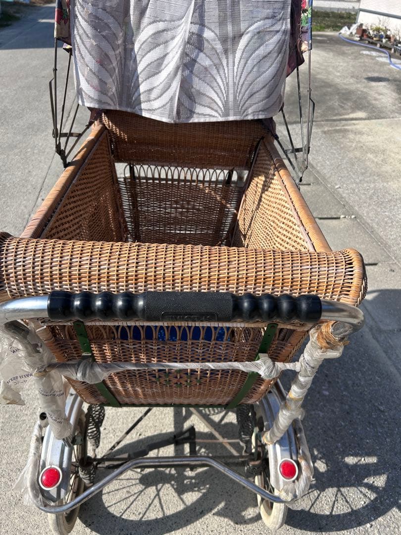 籐製ベビーカー 日よけ付き 4輪