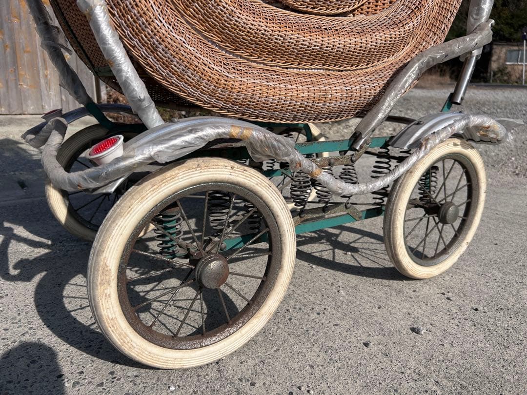 籐製ベビーカー 日よけ付き 4輪