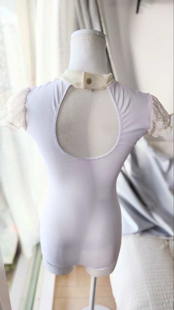 Ｓ～Ｍ／アイボリーフリルレースで贅沢エレガント。ロココ調宮廷ドレス娘役レオタード