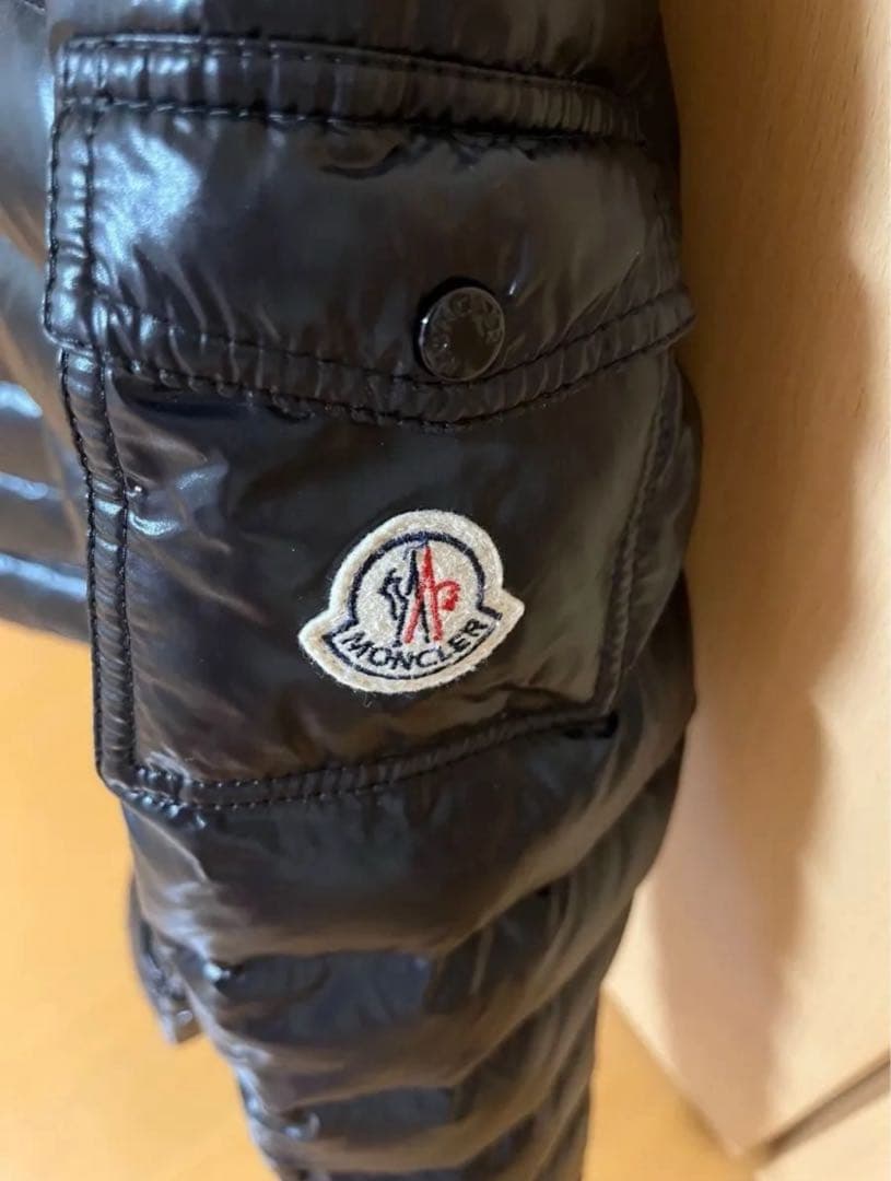MONCLER モンクレール ダウンジャケット ブラック 光沢