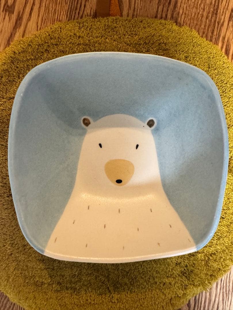 小堤晶子さん　くまの鉢
