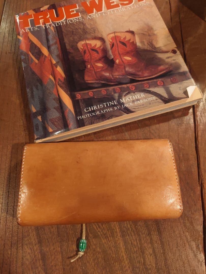 サドルレザー長財布　TADY＆KINGのコンチョ付き