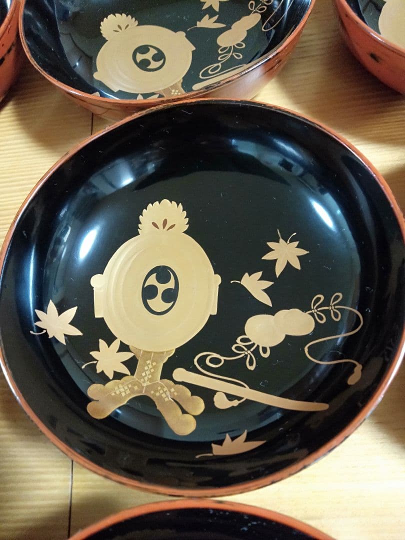 輪島塗　直径約12センチ高さ3.5センチ小皿　16枚　蒔絵　伝統工芸品