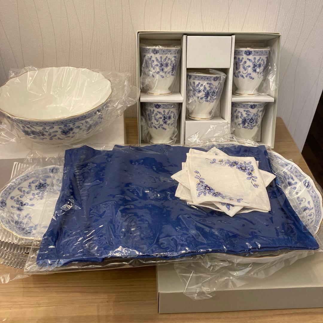 公式　ナルミ食器セット