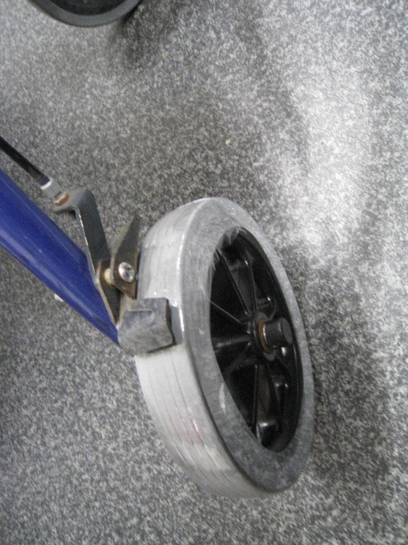 ハッピーⅡ NB 竹虎 歩行器 介護用品 ブルーメタリック バスケット付き