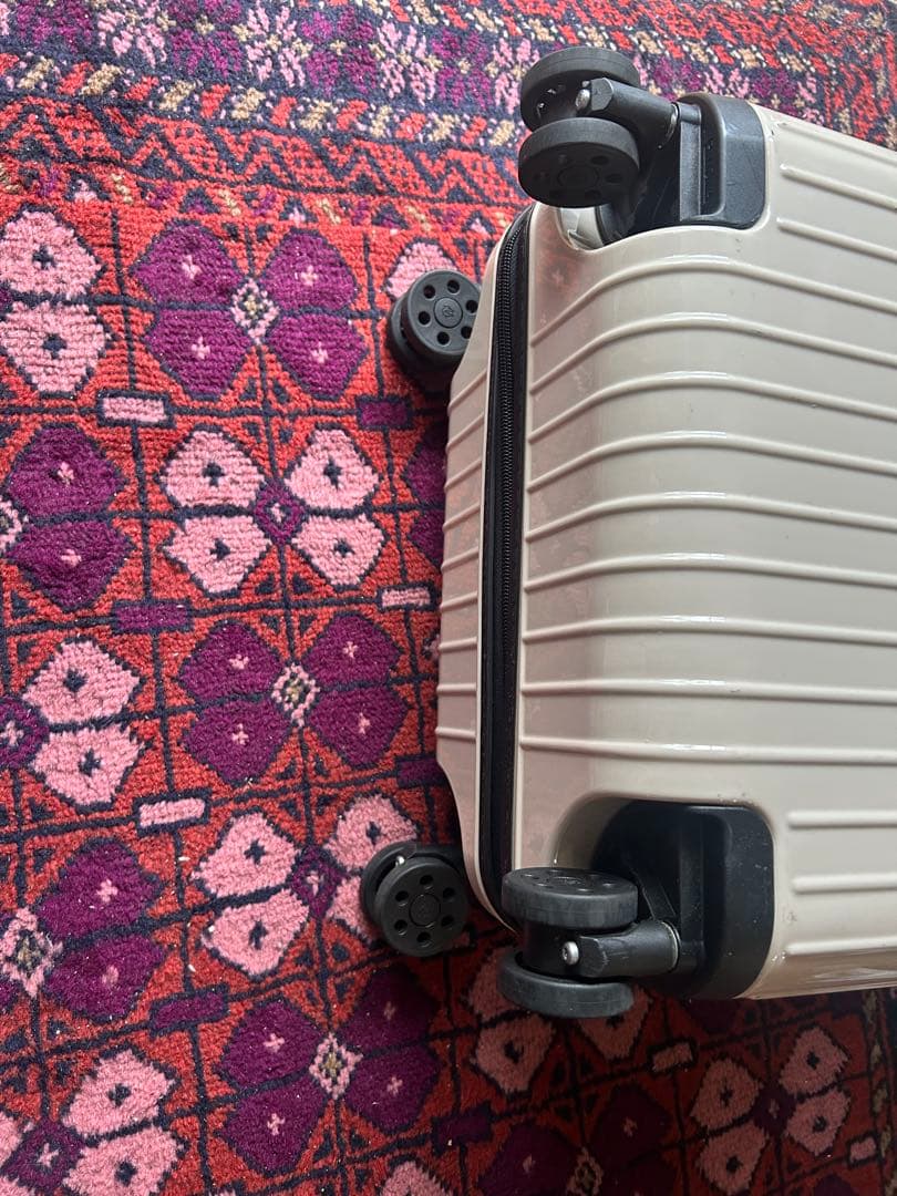 RIMOWA Essential Lite キャビン U人気カラー機内持ち込み可