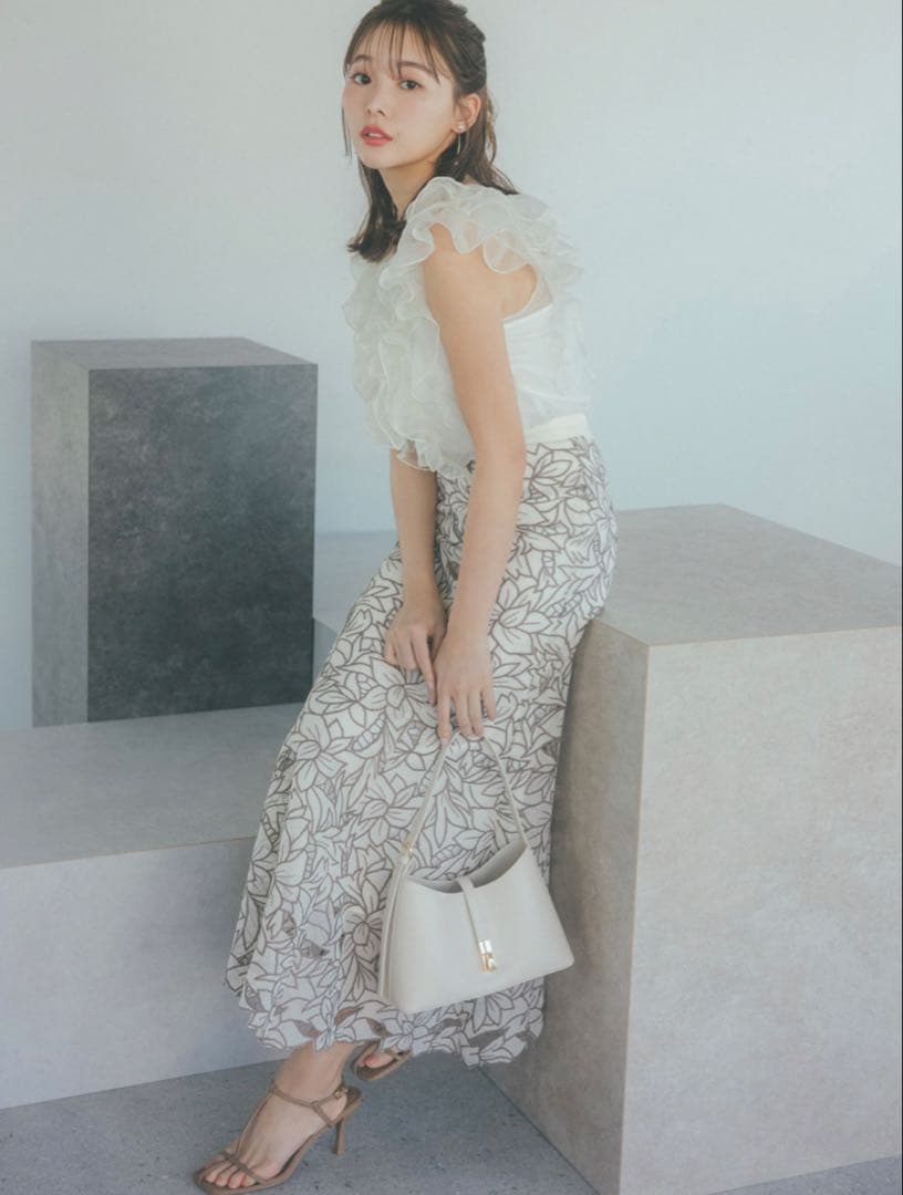 【新品タグ付き】snidel カットワークセミフレアスカート(IVR-0)