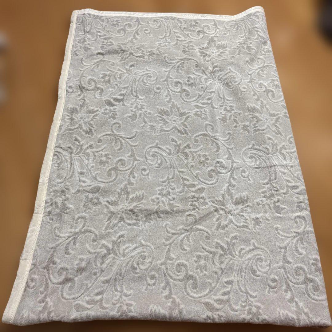 ミラ・ショーン　シルク混毛布 140cm x 200cm