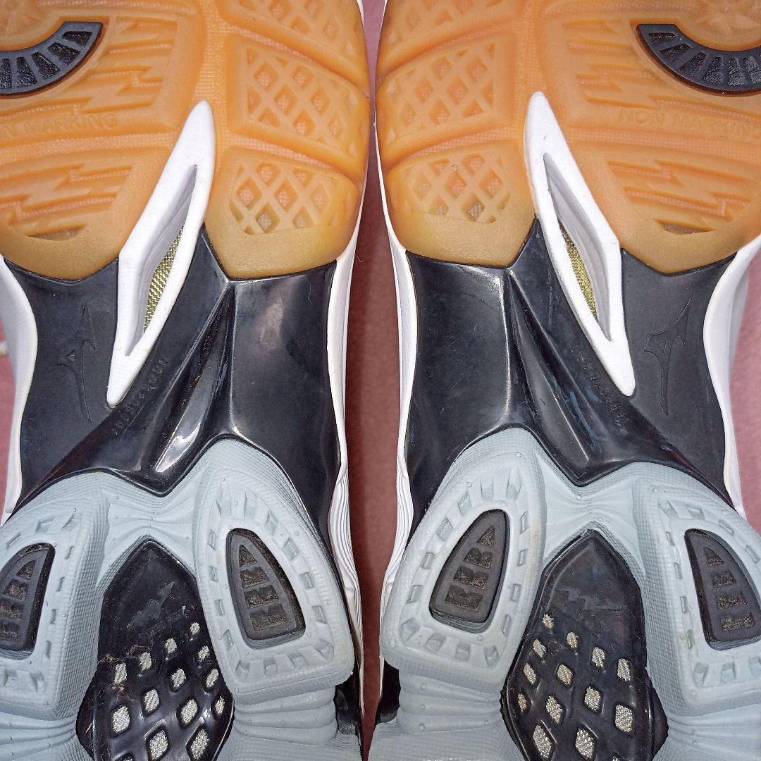 Mizuno ウェーブ ライトニング Z MID WAVE LIGHTNING