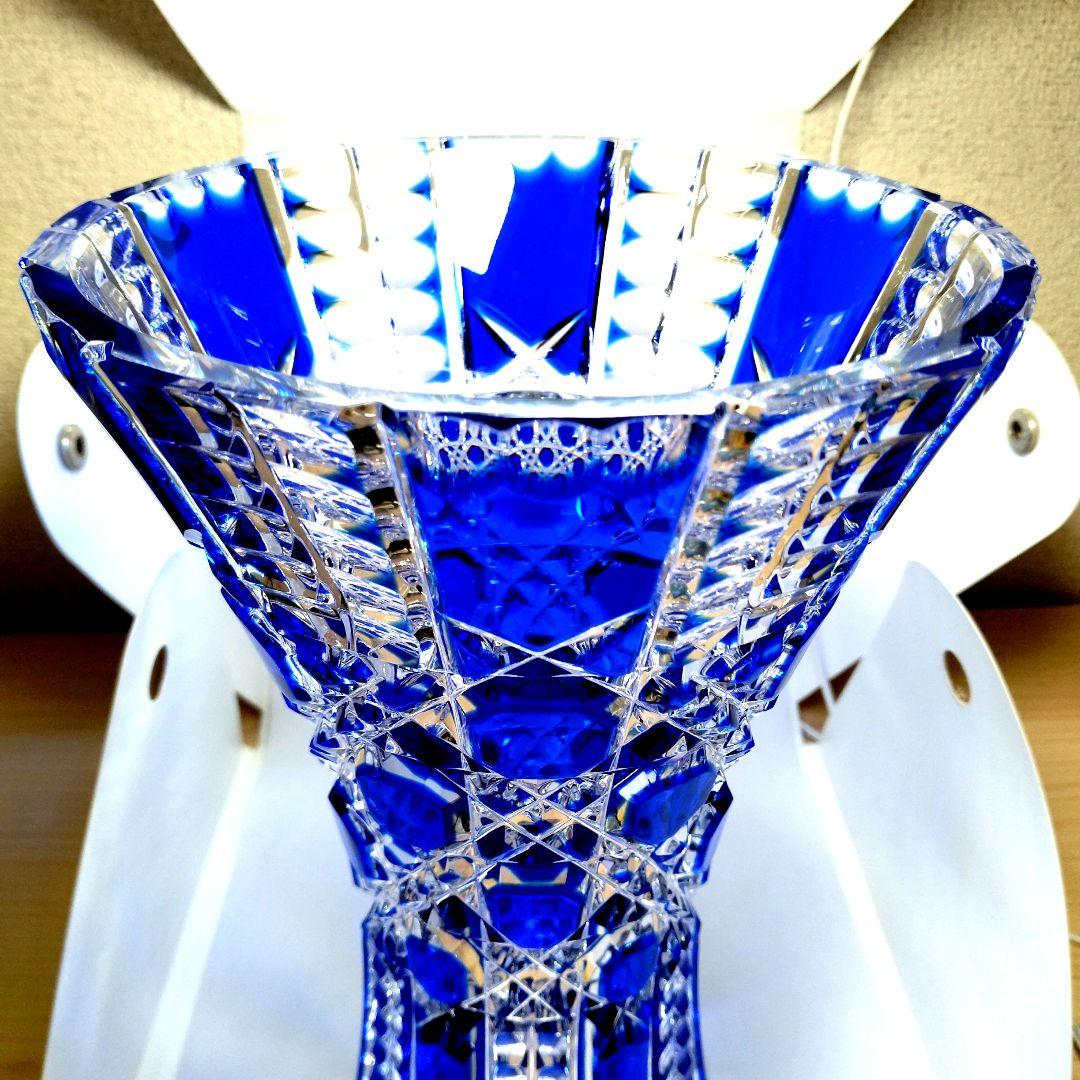 新品カガミクリスタル江戸切子青色被せガラスクリスタルカット花瓶花器薩摩切子