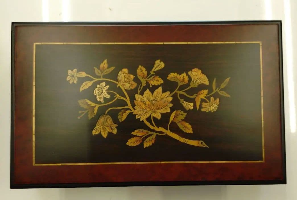 REUGE MUSIC 花のデザインのオルゴール