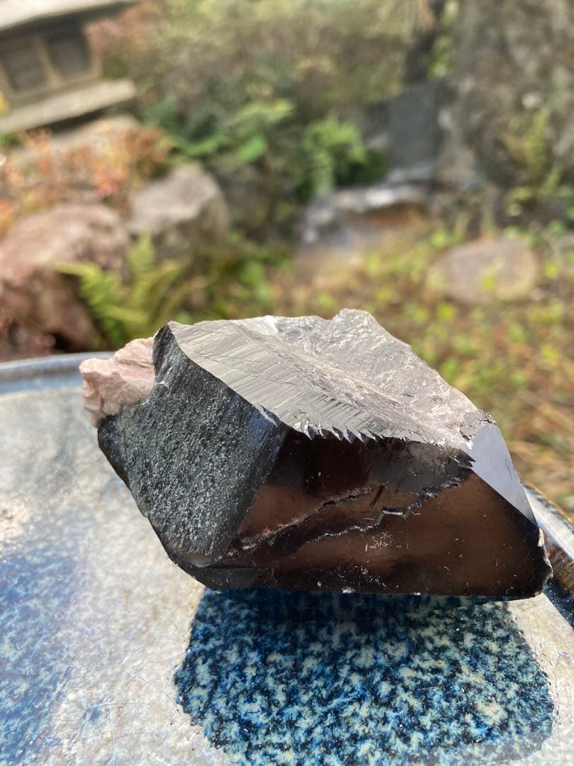 黒いオブシディアンの置物