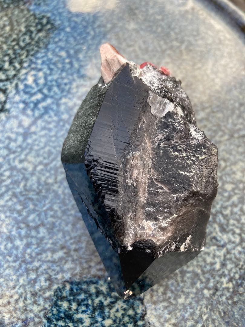 黒いオブシディアンの置物