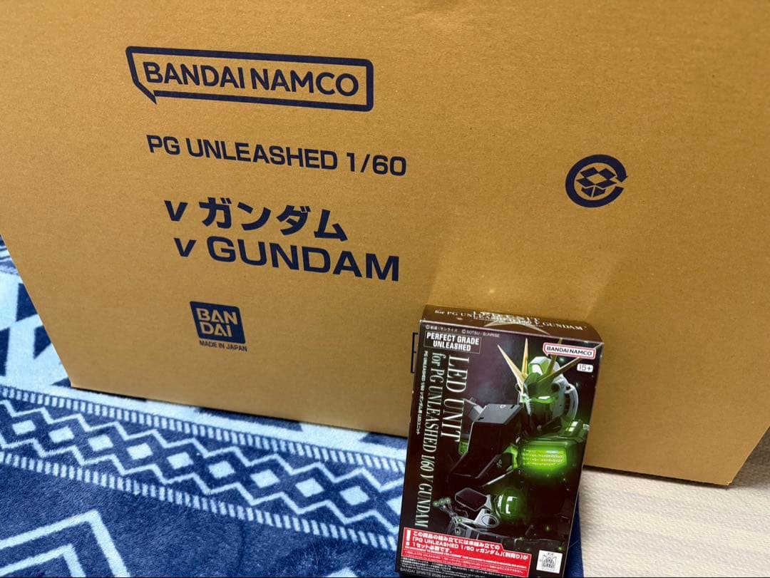新品未開封　PG UNLEASHED 1/60 νガンダム、LEDセット