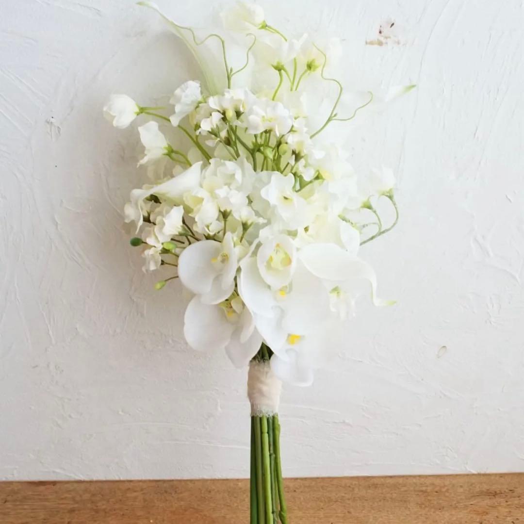 スイートピーと胡蝶蘭のブーケ【ブートニア付】