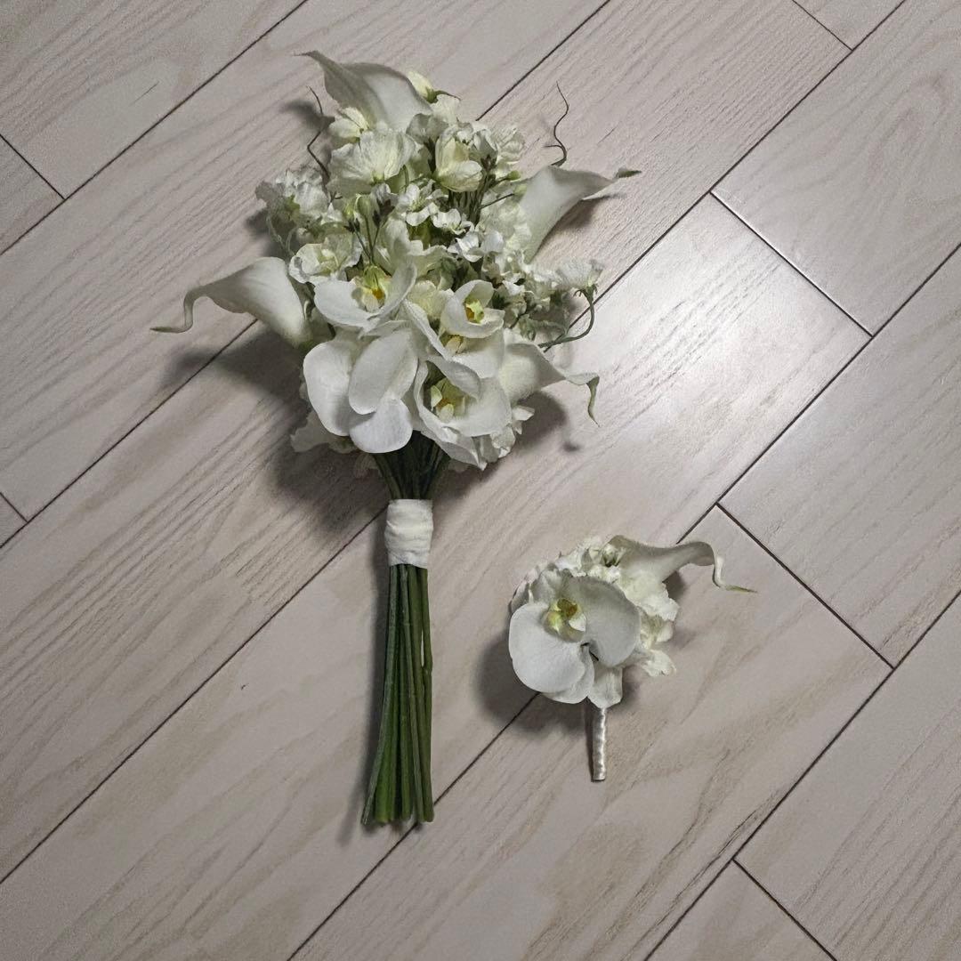 スイートピーと胡蝶蘭のブーケ【ブートニア付】