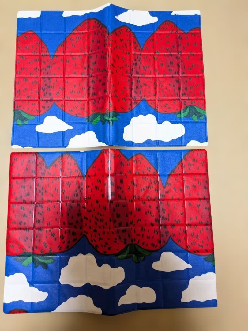 マリメッコ　マンシッカヴォレット　オイルクロス　ランチョンマット　撥水