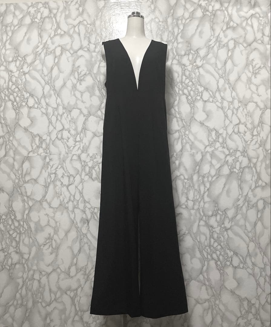 美品　Tnewties デザインサロペット　オールインワン　刺繍ロゴバックベルト